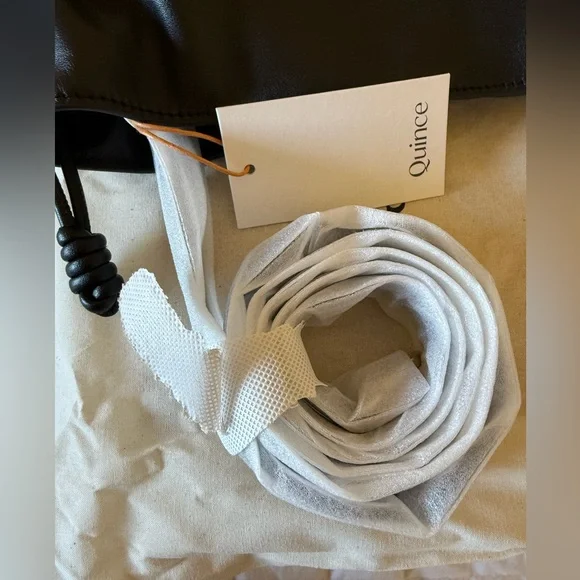 NWT QUINCE Italian Leather Drawstring Pouch Crossbody - black - Picture 7 of 10